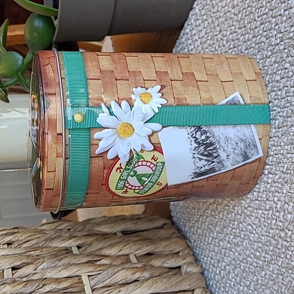 Girl Scout Backpack Senior Roundup Badge Tin - Picture 4 of 6